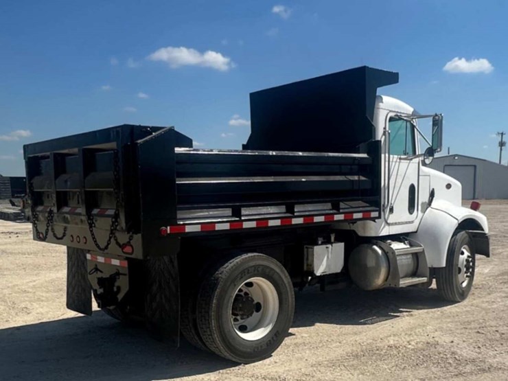 peterbilt-330-image-13