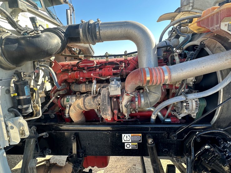 2021-peterbilt-389-image-3