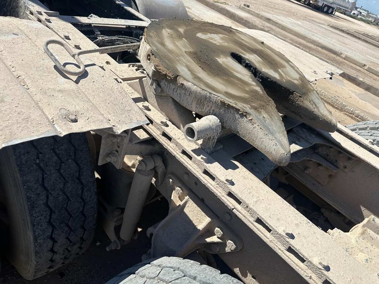 2015-mack-chu-(pinnacle)-tri-axle(inoperable)-image-3