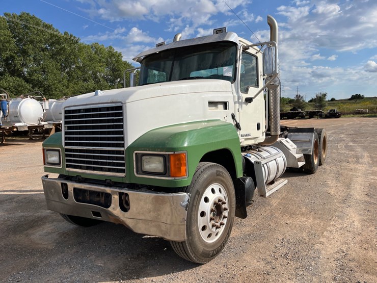 2018-mack-chu613-daycab-(inoperable)-image-1