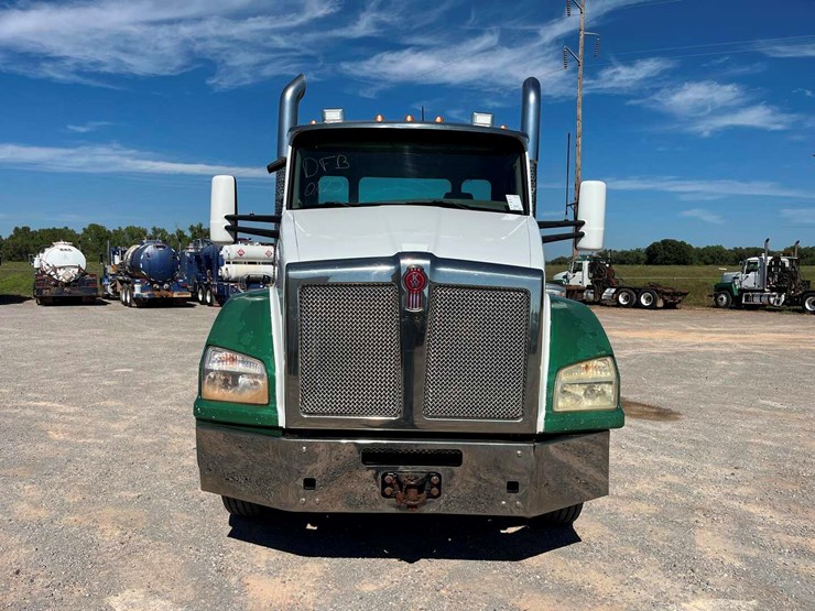 2018-kenworth-t880-image-2