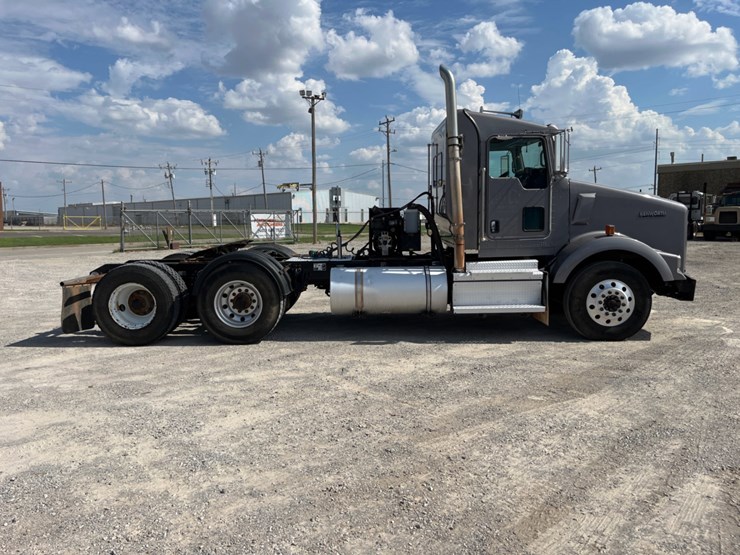 2018-kenworth-t800-image-4
