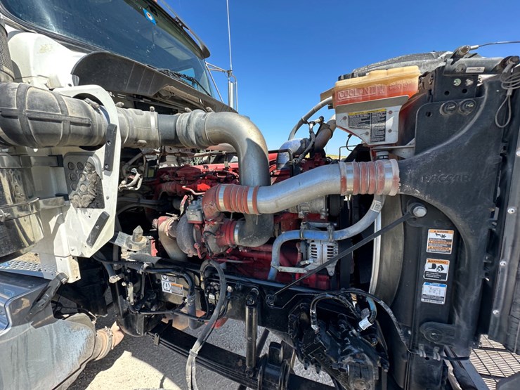 2022-kenworth-w900-image-2