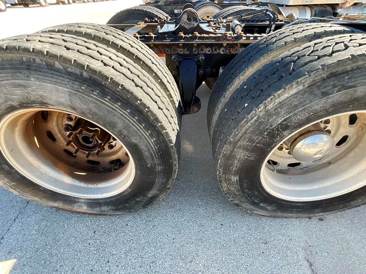 2011-freightliner-cornado-(inoperable)-image-9
