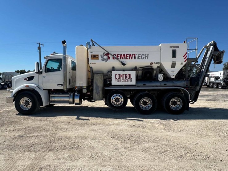 2023-peterbilt-567-image-8
