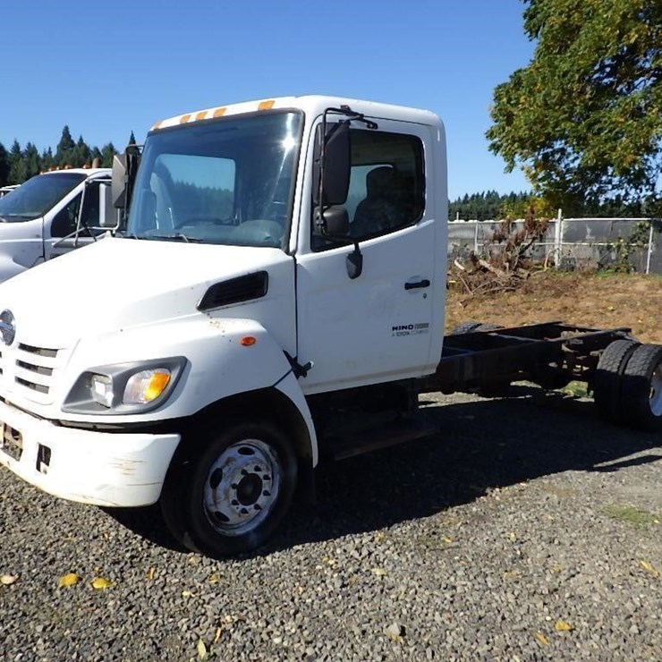 2005 HINO 185