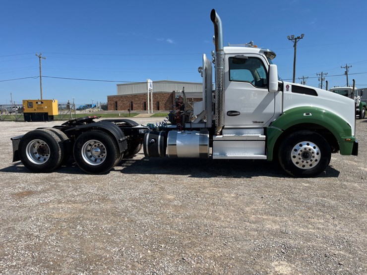2018-kenworth-t880-image-4