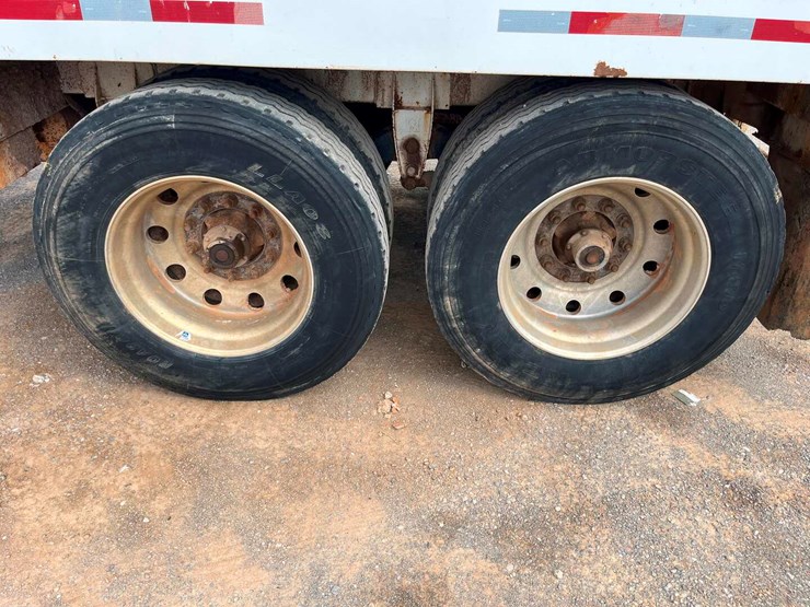 2017-troxel-130-bbl-steel-vacuum-trailer-image-9