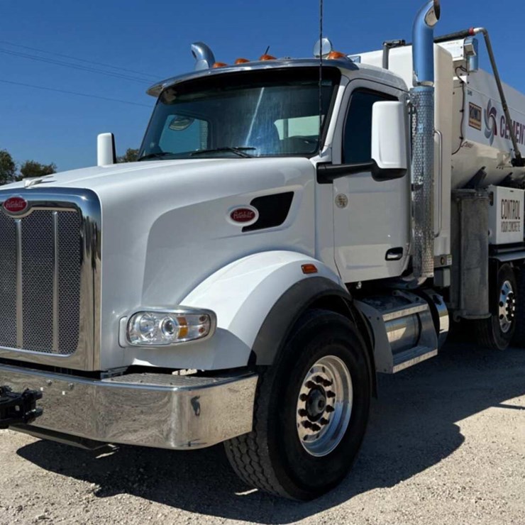 2023 PETERBILT 567