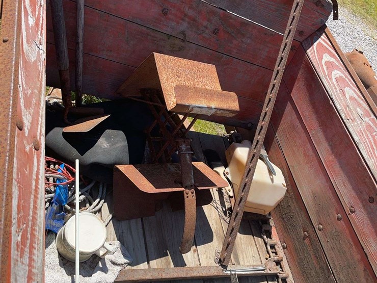 new-idea-manure-spreader-image-16