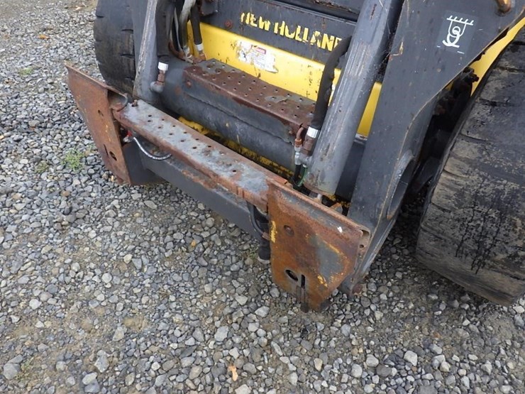 2013-new-holland-l220-image-7
