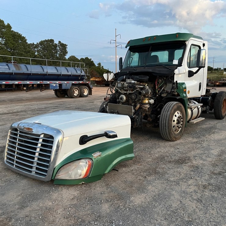 2016 FREIGHTLINER CASCADIA (INOPERABLE)