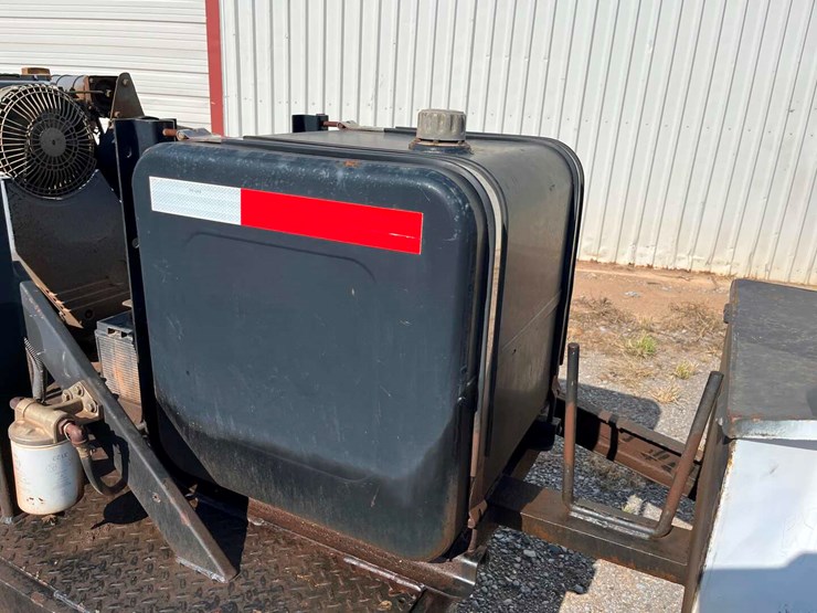 6-foot-utility-trailer-with-motor-image-6