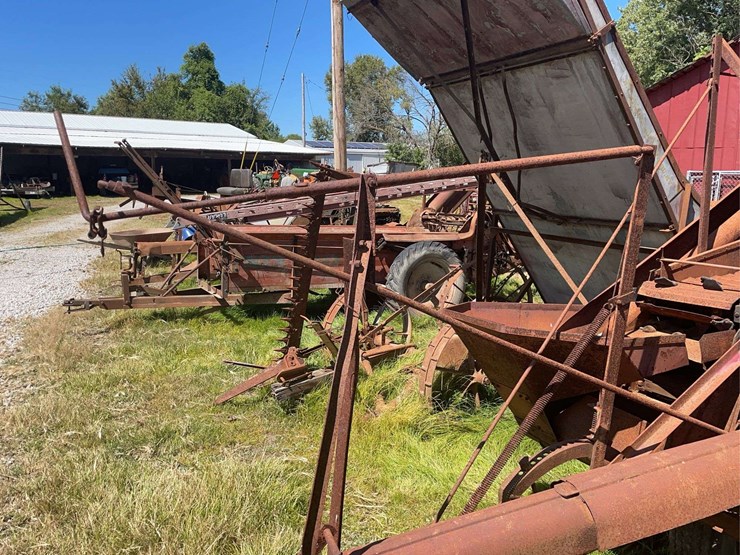 dearborn-1-row-corn-picker-image-10