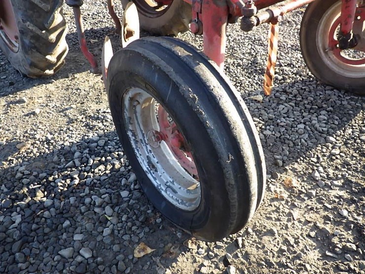 mccormick-farm-all-100-row-crop-tractor-image-16