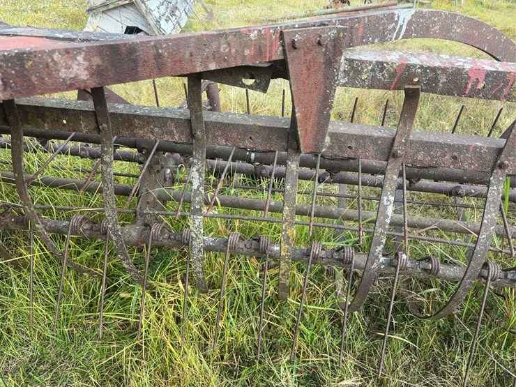 side-delivery-hay-rake-image-21