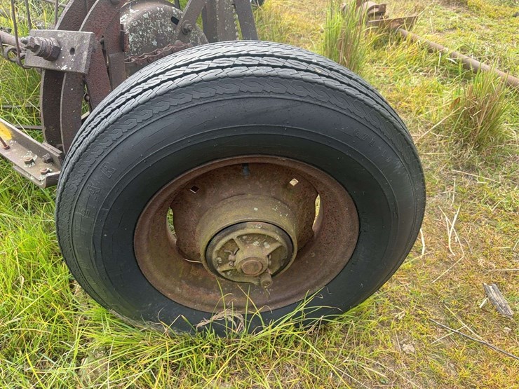 side-delivery-hay-rake-image-9