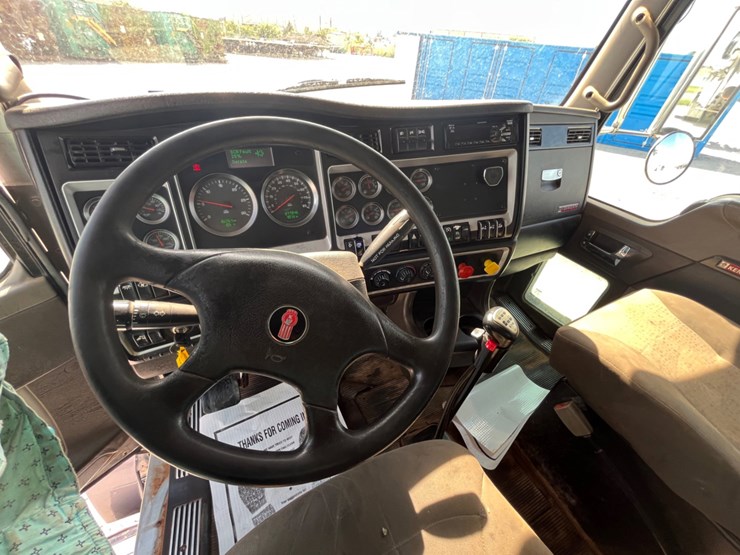 2018-kenworth-t800-image-10