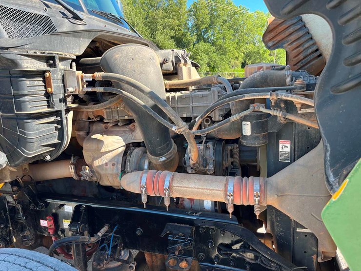 2016-freightliner-cascadia-daycab-image-12
