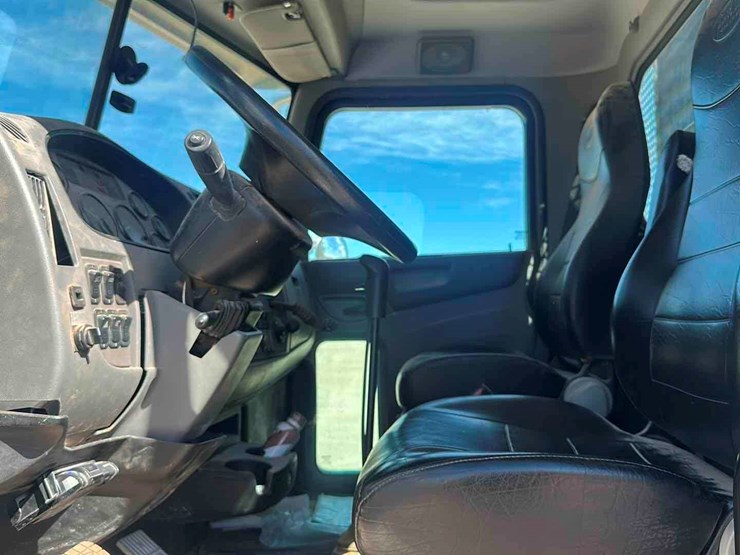 2013-peterbilt-337-image-6
