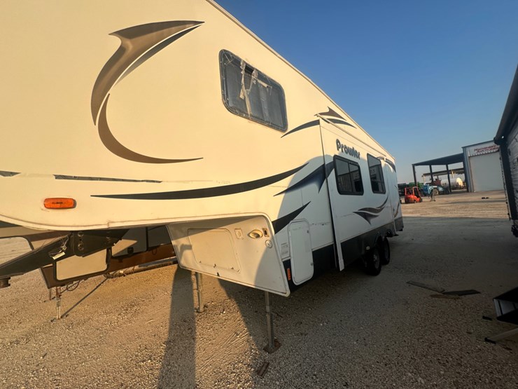 2011-26ps-prowler-5th-wheel-rv-image-2