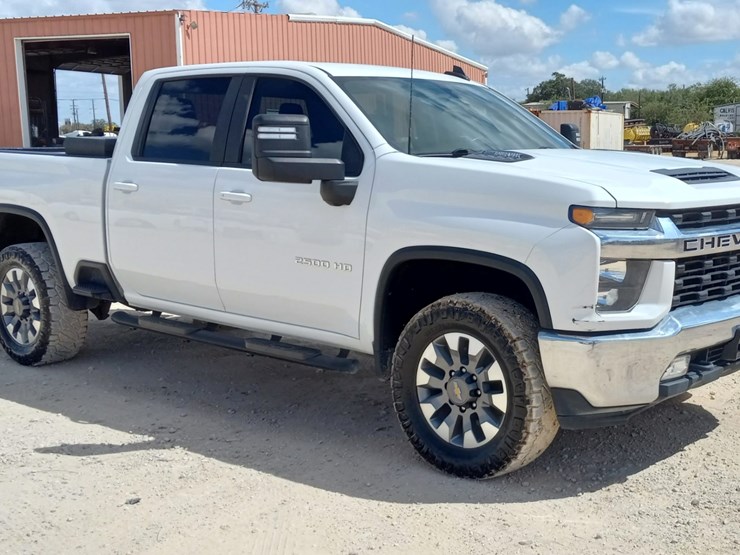 2021-chevrolet-silverado-2500hd-image-3