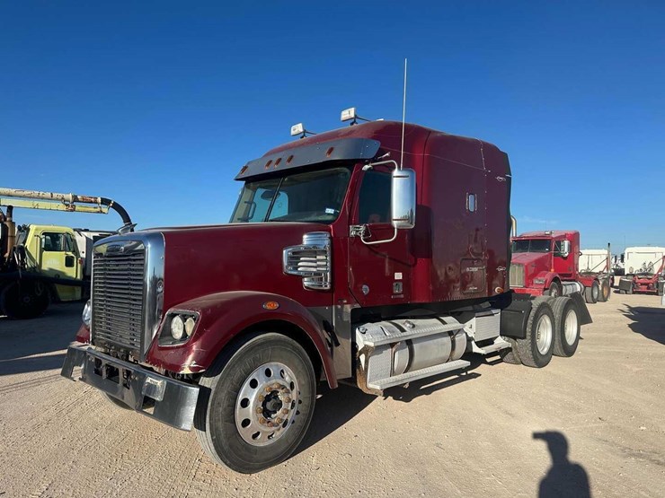 2012-freightliner-coronado-122-image-1