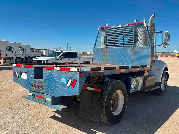2013-peterbilt-337-image-3