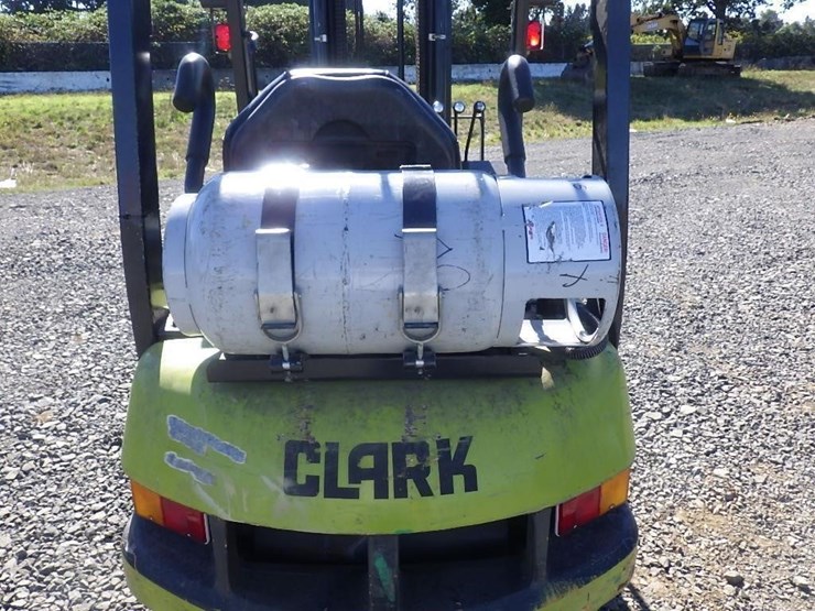 clark-cmp15-forklift-image-10
