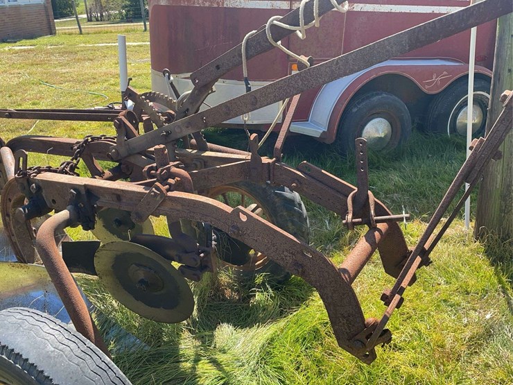 moline-2-bottom-plow-image-30