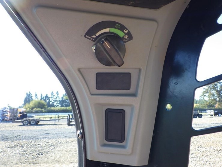 2019-caterpillar-239d3-image-26