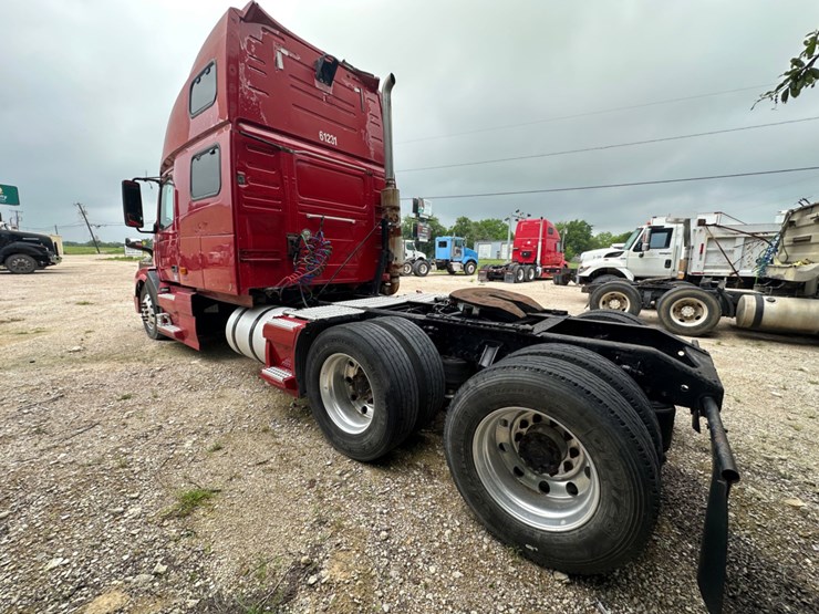 2006-volvo-vnl-image-10