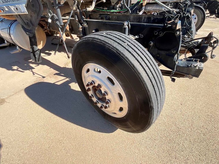2011-freightliner-cornado-(inoperable)-image-8