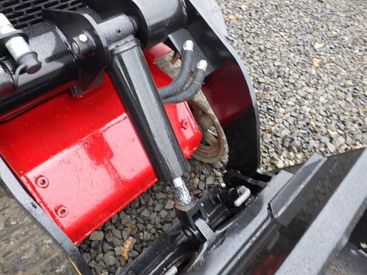 toro-skid-steer-tracked-loader-image-12