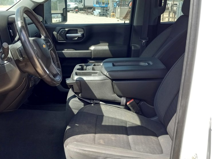 2021-chevrolet-silverado-2500hd-image-7