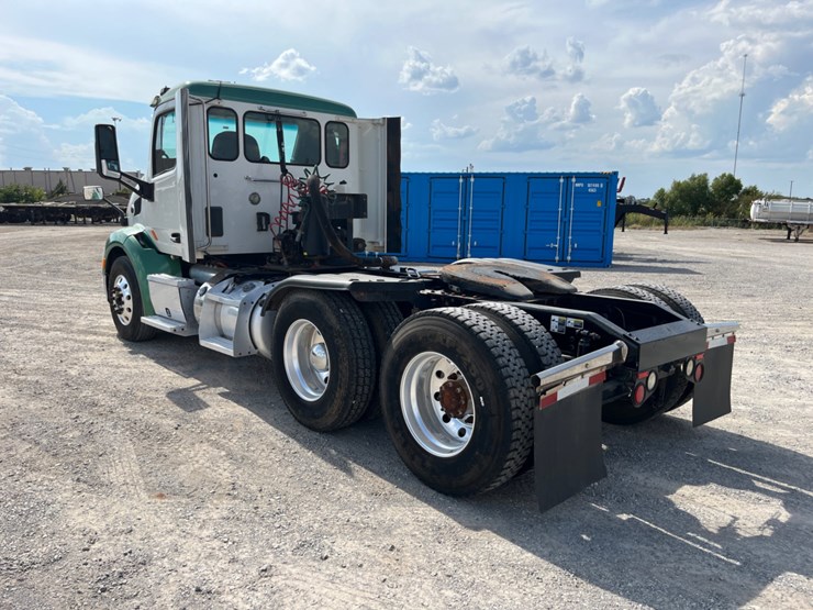 2016-peterbilt-579-image-7