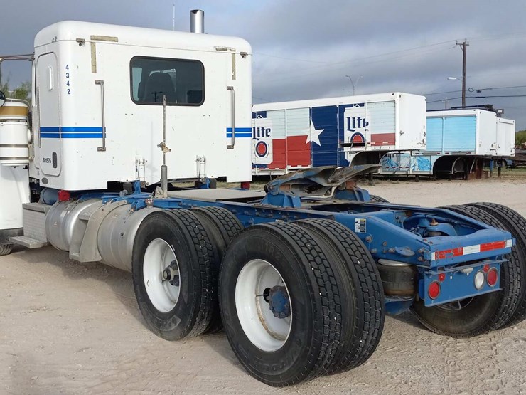 2008-peterbilt-367-image-7