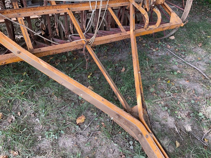 minneapolis-moline-8ft-grain-drill-image-14