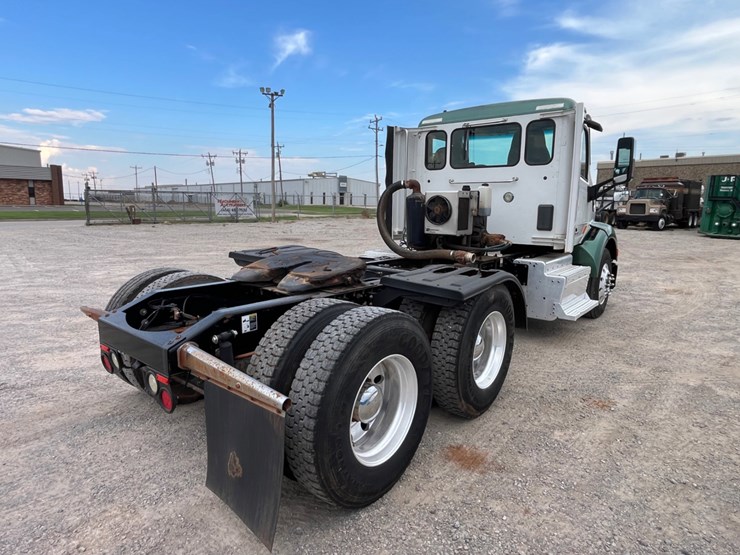 2017-peterbilt-579-image-5