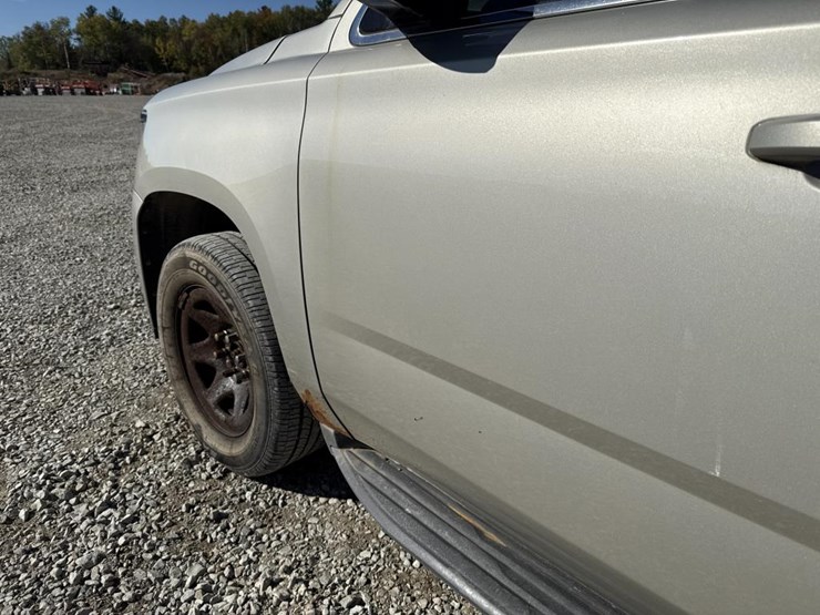 2015-chevrolet-tahoe-image-15