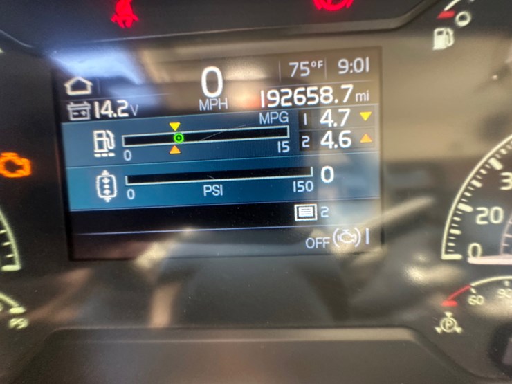 2021-volvo-vn-image-8