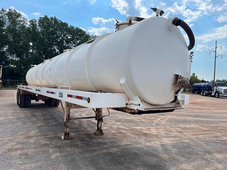 2017-troxel-130-bbl-steel-vacuum-trailer-image-3