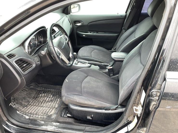 #511-•-2014-chrysler-200-(has-az-title)-image-50