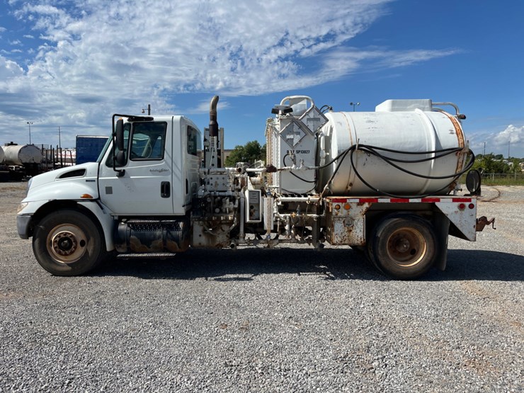 2010-international-durastar-4300-image-8