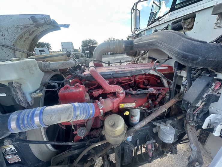2016-peterbilt-367-image-11