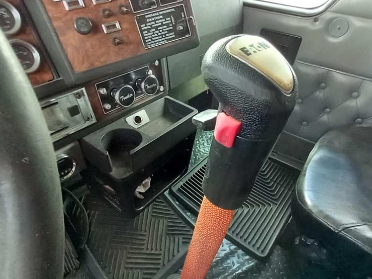 2000-kenworth-w900l-image-17