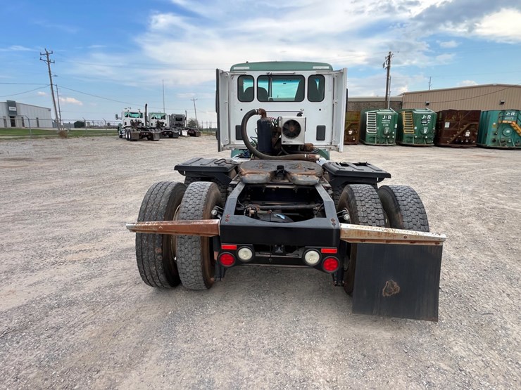 2017-peterbilt-579-image-6