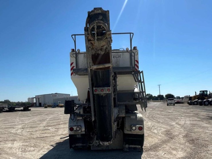 2023-peterbilt-567-image-6