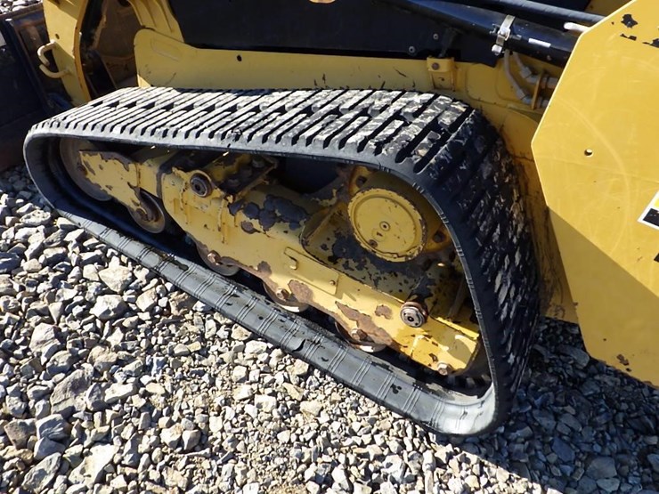 2017-caterpillar-239d-image-30