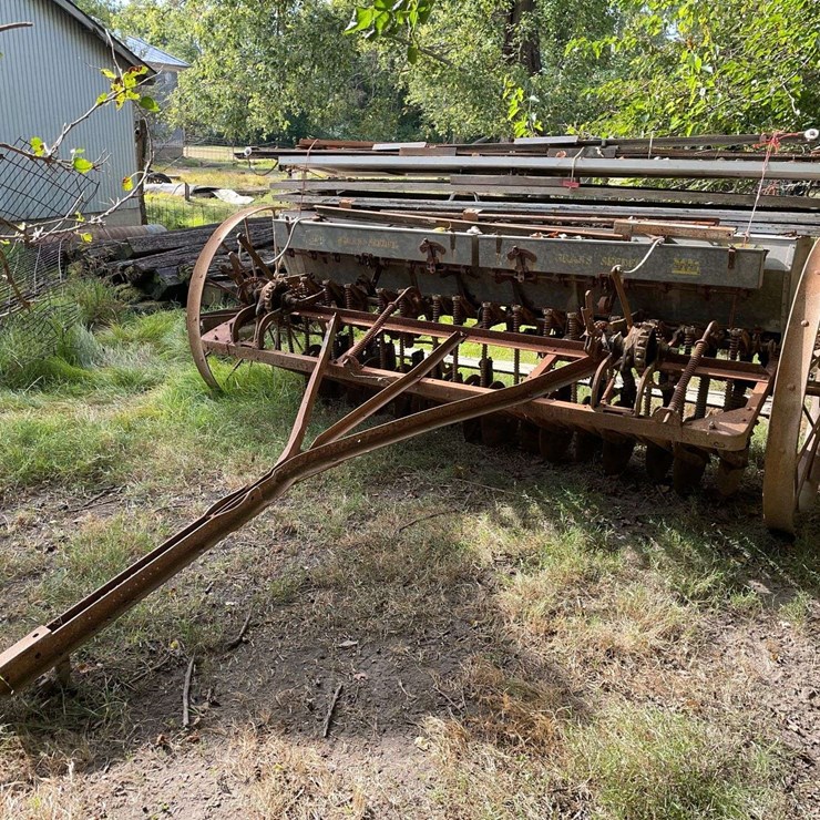 Minneapolis Moline 8ft Drill